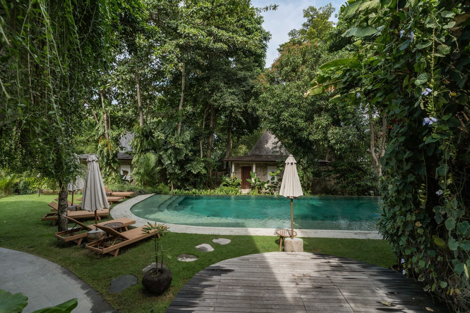 BALI-STYLE RESORT COMPLEX IN KEROBOKAN